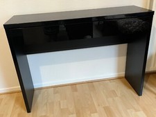 console meuble noire. Vernis