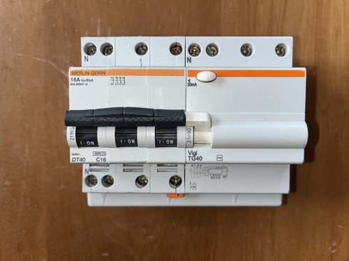 Disjoncteur differentiel 4pole - disjoncteur,