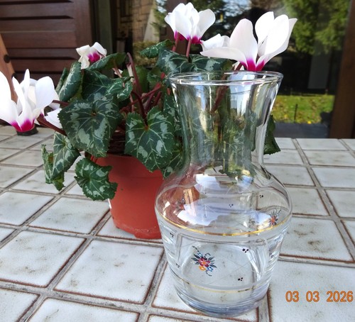 Ravissante petite carafe - , en