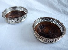 Paire de dessous de bouteille