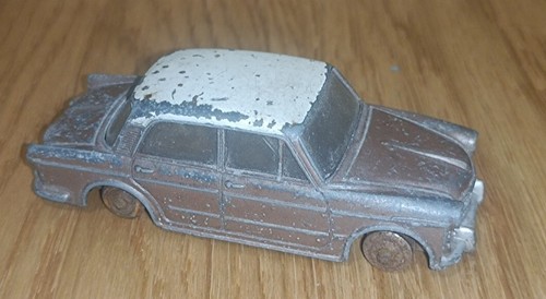 Voiture miniature grande - miniature, vue