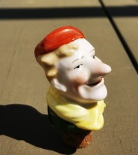 Ancien bouchon bec verseur en porcelaine tête d’homme grotesque