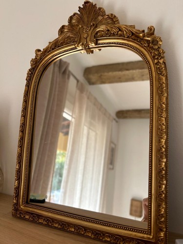 Miroir encadré doré