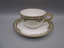 Tasse a thé ancienne en porcelaine de Limoges