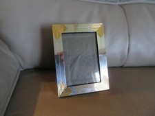 cadre en métal couleur acier