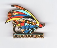 Pin's Folies * Grand Magnificique arthus bertrand peche fishing fly blue doctor