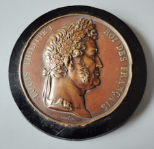 N°9) MEDAILLE DE TABLE-LOUIS