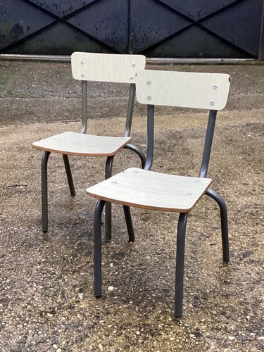 Anciennes petites chaises