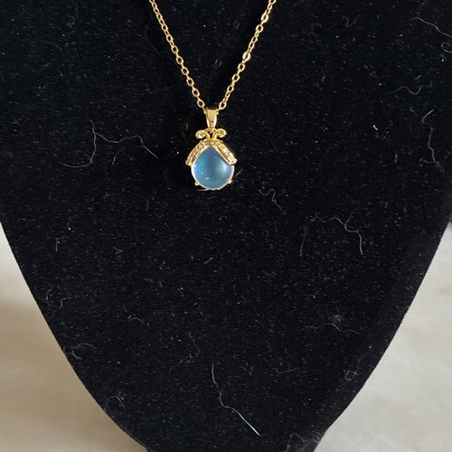 Collier dorée avec pendentif