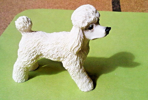 Petite figurine chien - , en