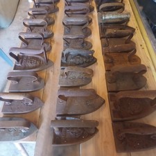 3 Lots de 10 fers à repasser anciens . Le lot de 10 fers anciens 22 €