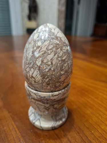 œuf socle pierre - et,