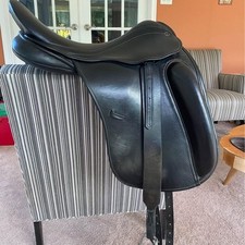 County Perfection Dressage Saddle – 18” Seat, Narrow Tree, SR Flap