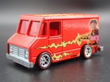 GMC Marche Boîte Van Marvel Écarlate Sorcière Rouge 1:64 Miniature Diorama Auto