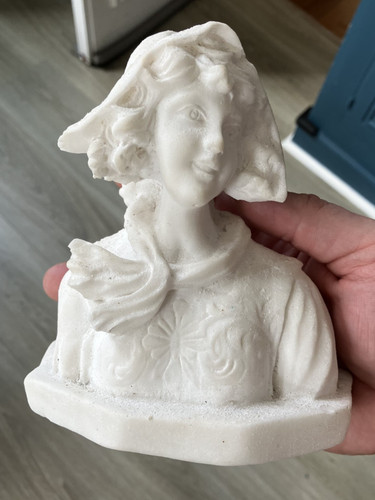 Joli petit buste xxéme femme - joli,