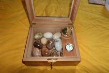 LOT 13 OEUFS MINERAUX, PIERRE