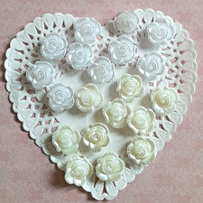 Boutons fleurs blanches ou