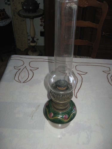 Ancienne lampe pétrole - à,