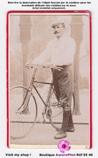 HOMME CYCLISTE & SON VÉLO