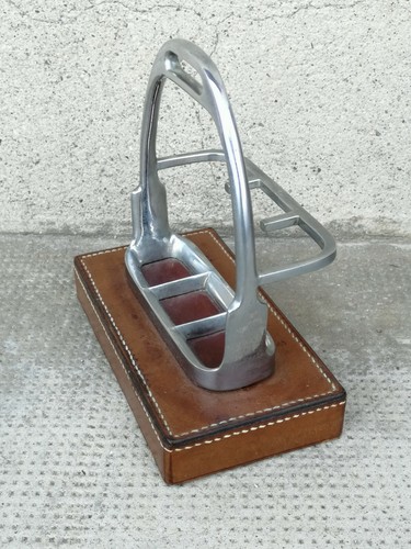 Ancien porte pipe étrier