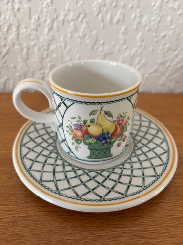 Tasse sous - tasse,