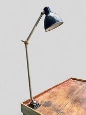 Ancienne Lampe d'atelier patinée, lampe pour établi style industriel années 40