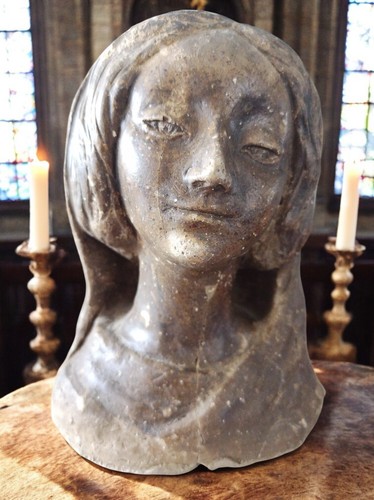 Buste femme pierre sculptée