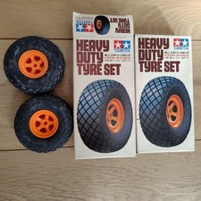 Deux jeux de pneus de tracteur (2 pneus par jeu), un total de 4 pneus !