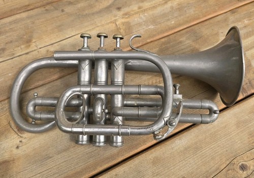Ancien cornet piston modèle - a,