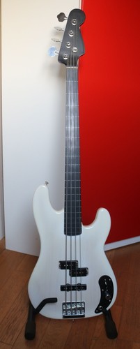Carbon bass fender - carbon, precision