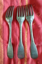 Trois fourchettes en fer