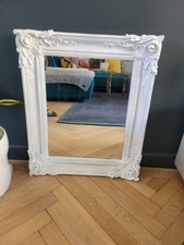 Miroir ancien avec cadre en bois peint