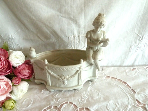 Ancien sujet biscuit femme