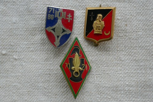 Trois insignes militaire - trois, du