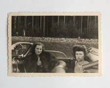 Deux femmes chics voiture décapotable - Photo vintage snapshot
