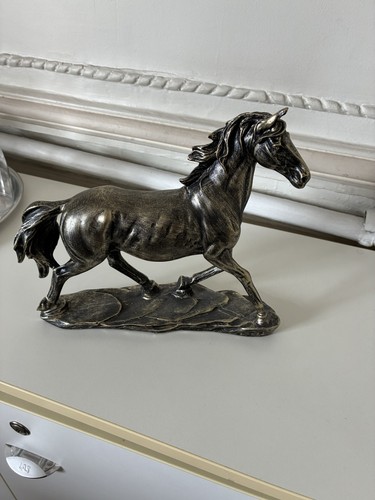 Statue sculpture cheval - , en