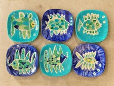 6 assiettes en céramique