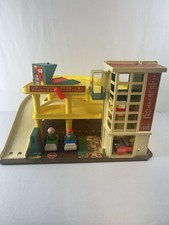 Vintage Fisher Price #930 ACTION GARAGE Parking Ramp Elevator Works Great