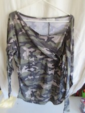 JANETTE PLUS - GREEN CAMO LONG SLEEVE TOP SIZE X L