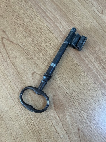 Grande clé porte ancienne - clé,