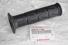 Poignée gauche origine KAWASAKI 600 ZZR  ZX6R  636  1100 ZZR ref: 46075-1144