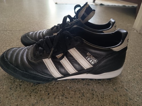 Chaussures foot mundial team