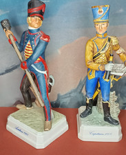 PAIRE DE FIGURINES SOLDATS DE L'EMPIRE EN PORCELAINE ALLEMANDE GOEBEL BOCHMANN