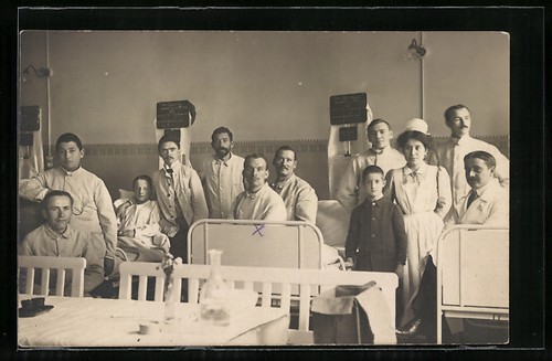 Carte postale soldats - , lit