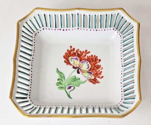 Petit plat porcelaine - 🍽️,