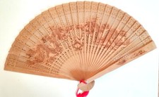 ANCIEN VENTILATEUR DE SAC A MAIN EN BOIS SCULPTE « VINTAGE «  DANS SON COFFRET