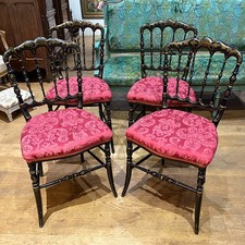 Série de quatre chaises