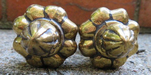 Bronze pin apple - pin,