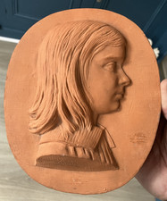 Joli Médaillon Terre cuite