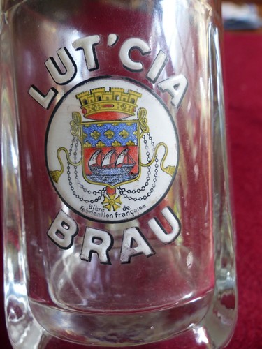 Une chopes bière - une,